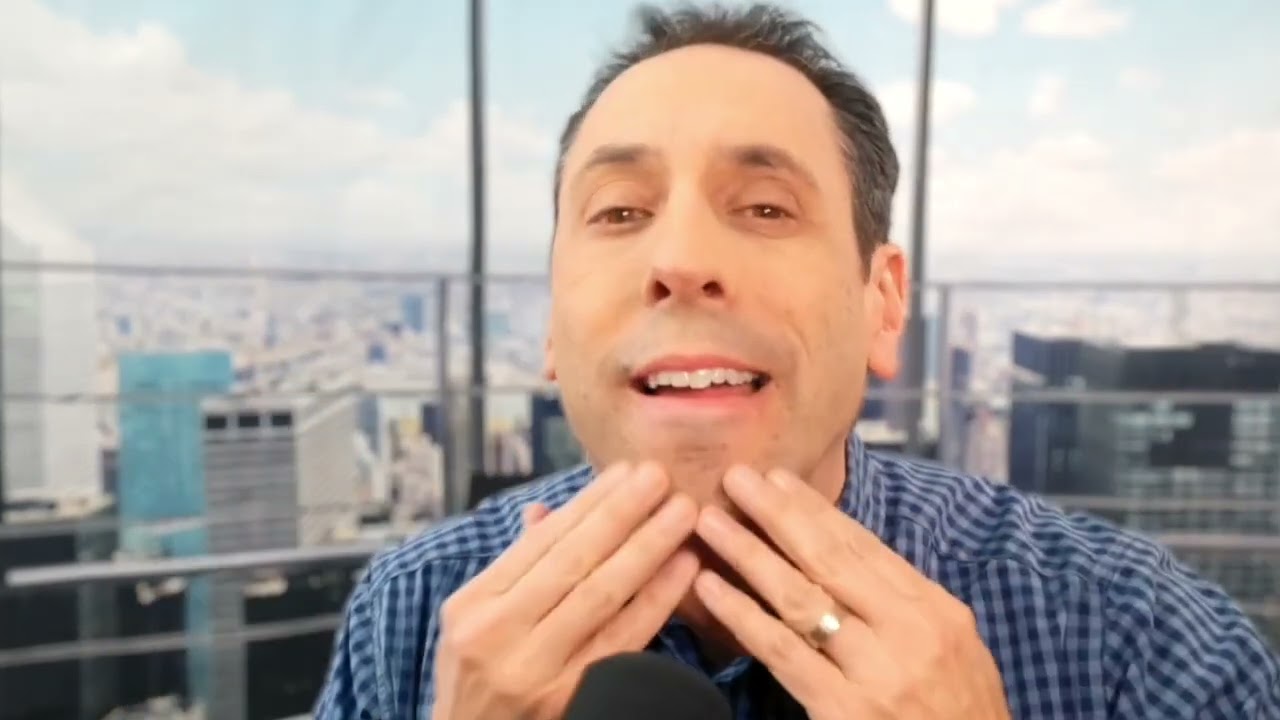 Video Podcast Makeup: Should You Wear Makeup on a Video Podcast? Here’s the Real Deal | 3-4