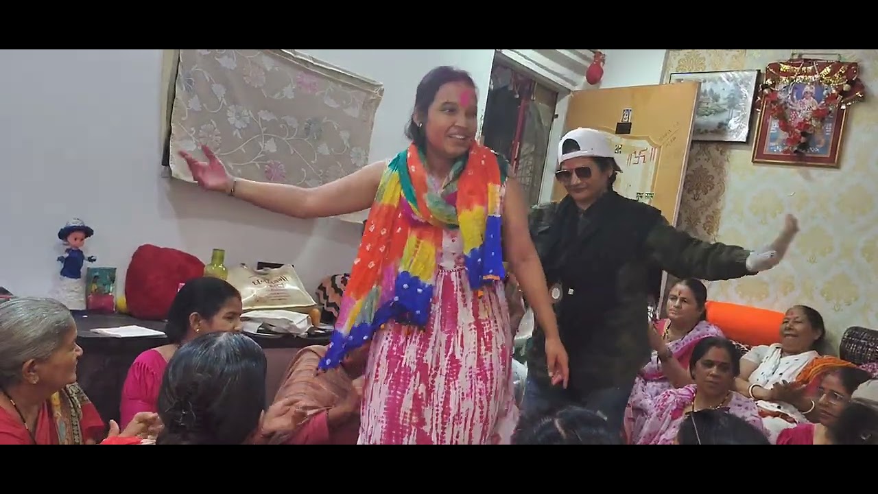 हल्द्वानी बाजार..होली गीत..#pahadifamily#pahadibhajan#@GrowingUpMehras 