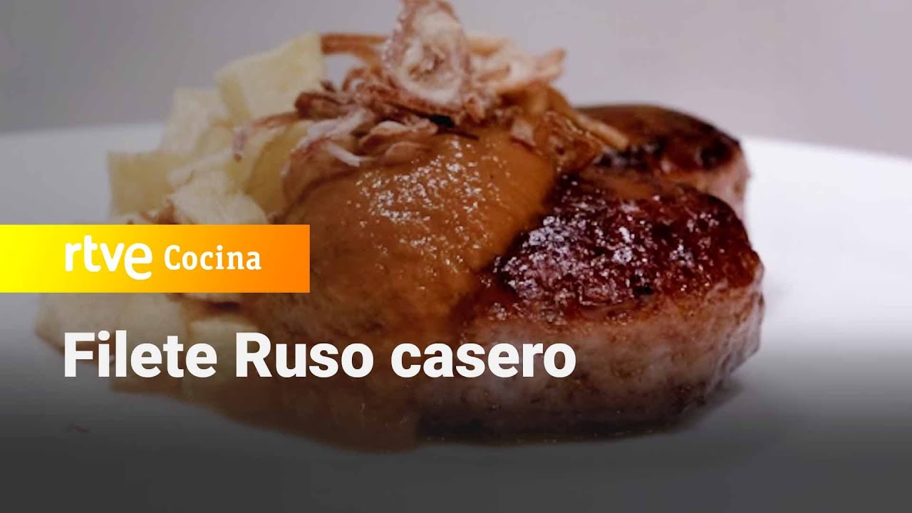 Filetes Rusos caseros con salsa de tomate y pesto - Aquí la Tierra | RTVE Cocina