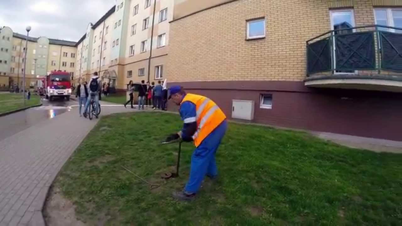 Na Szafera pękła w piwnicy rura