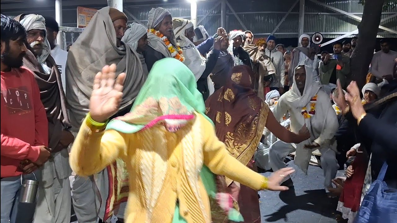 मंगला में सुन्दर नृत्य सखियों का 