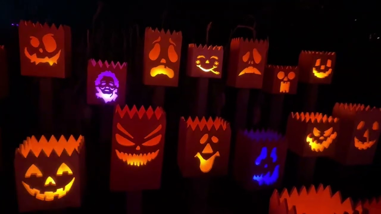 The Great Pumpkin Trail Over 10,000 Jack-O-Lanterns!