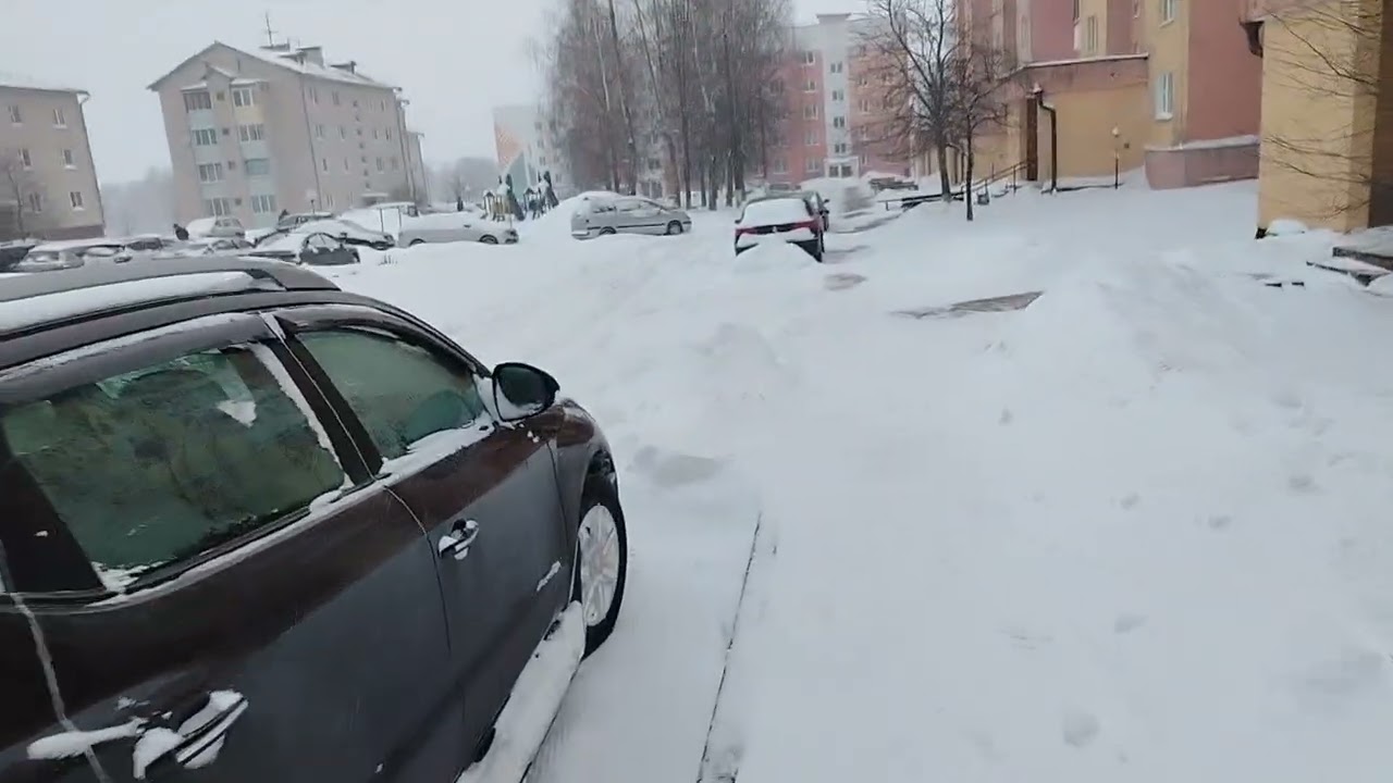 Зима, ураган и автоледи за рулем.