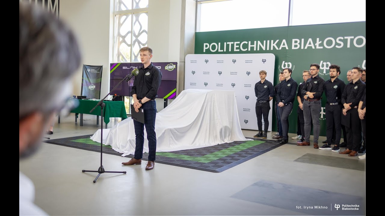 Praca nad bolidem CMS-09! Kacper Stasiewicz, jeden z konstruktor&oacute;w z Politechniki Białostockiej