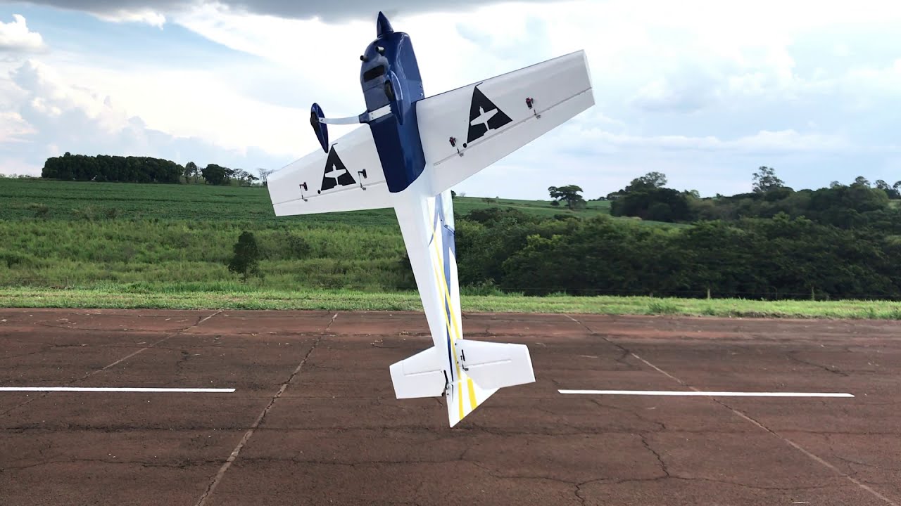Mauricio Sassaki - Voando Extra Revolution Aircraft - CSA São Carlos