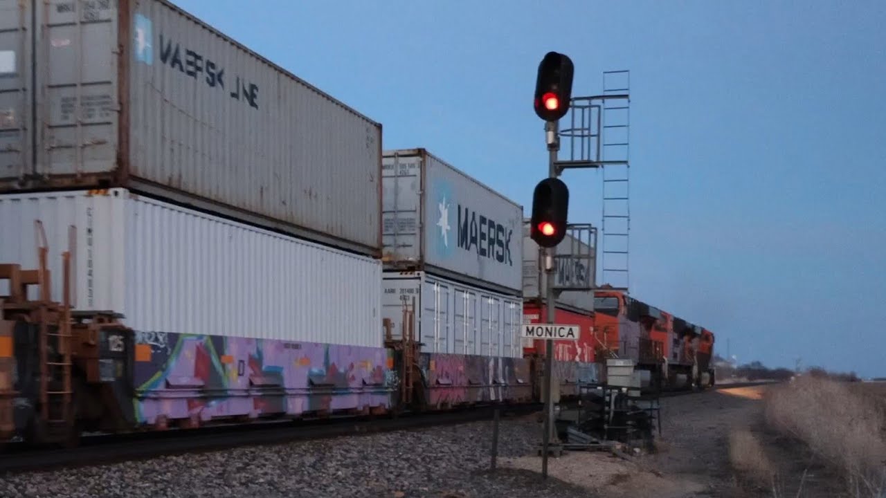 3-Engine Intermodal Train Filmed with EOS R8