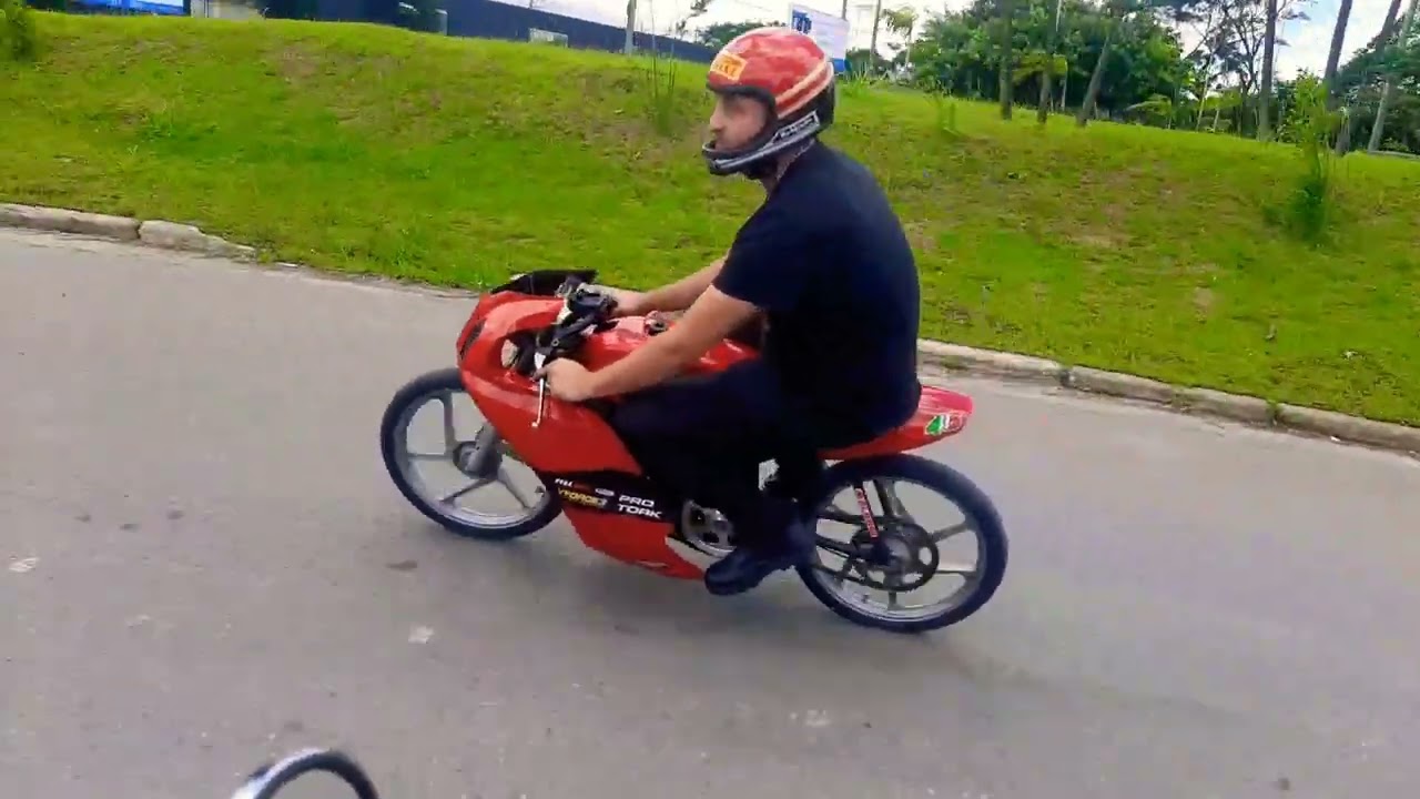 Mobylete de corrida VS motos 😱  Quem anda mais 🤔 ??? 🤫🤭