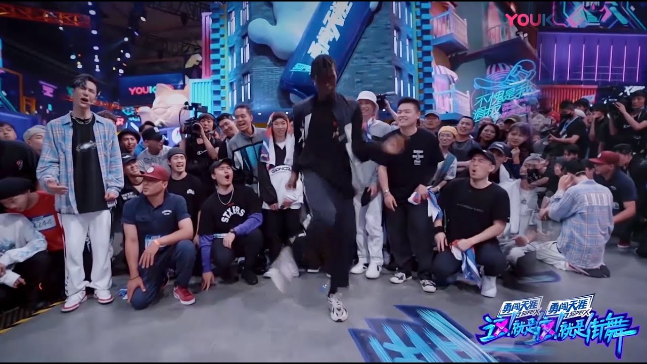 布布初次Battle以一敌三完胜对手，王一博全场盯着布布感叹，实力太强忍不住跪了！| 这！就是街舞 第五季 Street Dance of China S5 优酷综艺