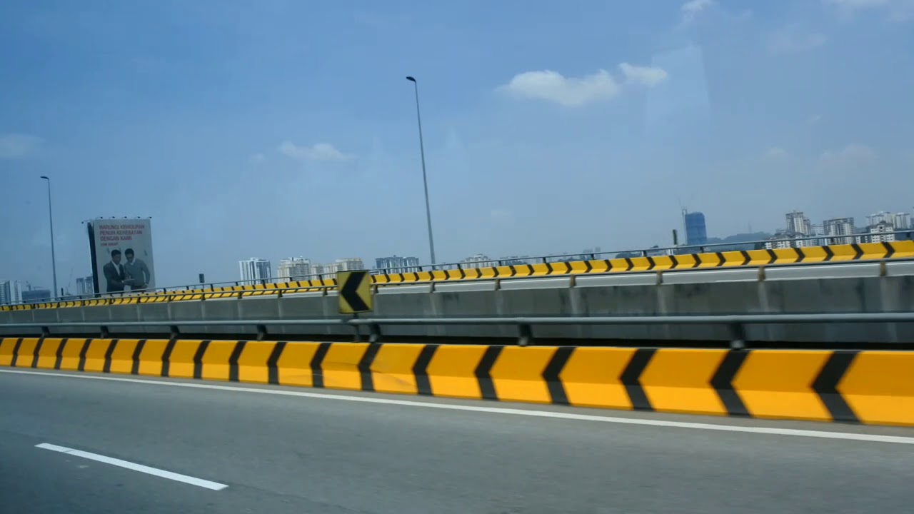 Beginilah Penampakan Jalan Raya dan Tol Bandara di Kuala Lumpur - Malaysia, Gak Macet Ngebut Terus!
