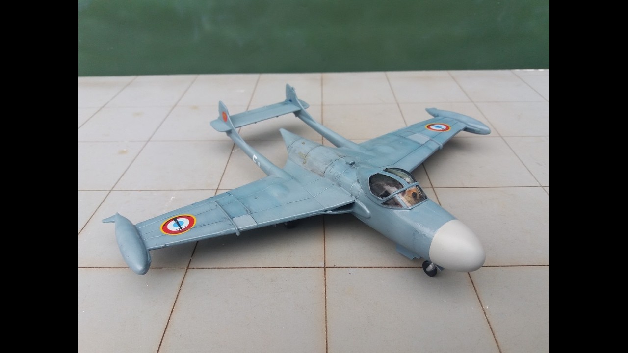 Frog 1/72 DH.112 Sea Venom in French colours.