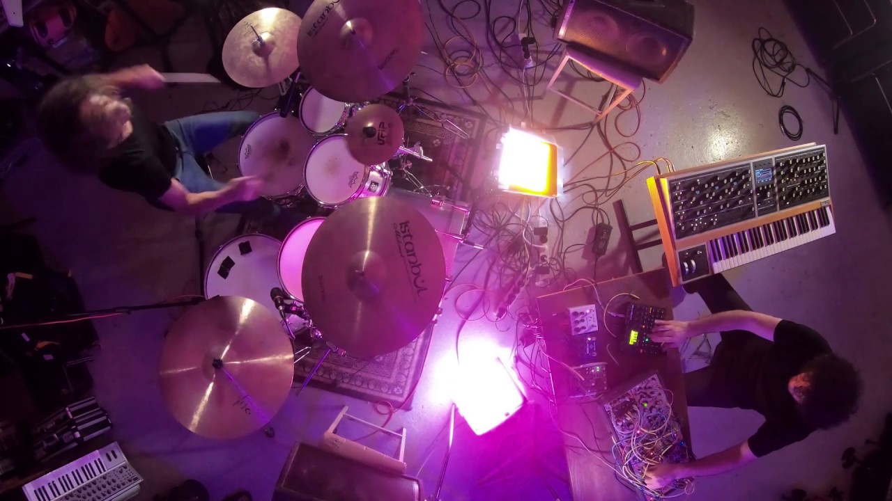 Oolluu - Live In The Studio w/ Moog One