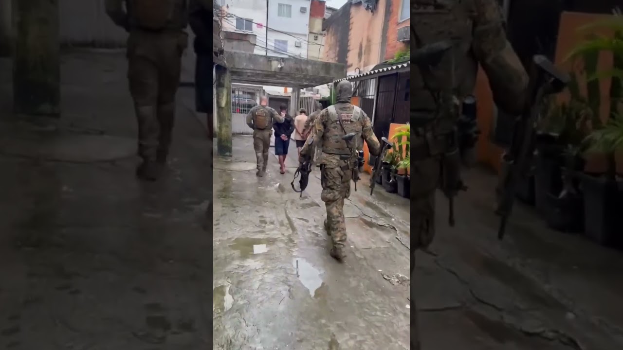 Opera&ccedil;&atilde;o do BOPE comunidade Cesar maia at&eacute; o momento 8 pesos 2 fuzil aprendidos.