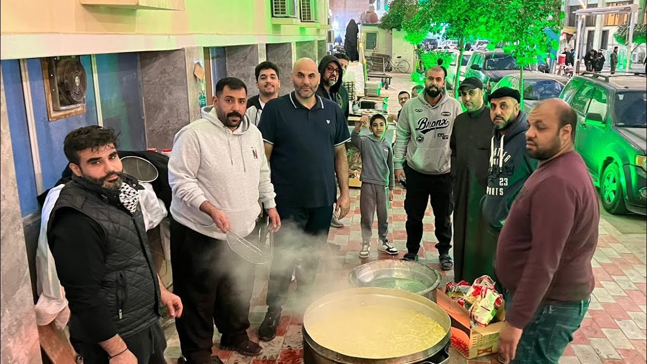 توزيع بركة ميلاد امير المومنين عليه السلام موكب سبع الدجيل في كربلاء المقدسة