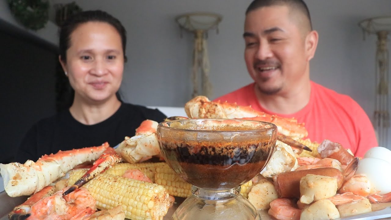 MASSIVE KING CRAB LEGS SEAFOOD BOIL