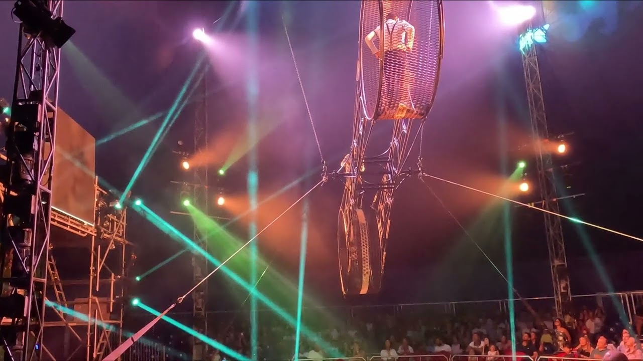 CIRCO QUIMERA RAUL ALEGRIA - SUPER HEROES  - ACROBATAS -  CIRQUE CIRCUS SANTANDER RACING SARDINERO