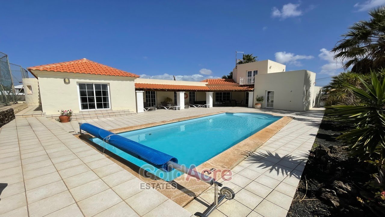 LAJARES - Stunning large private 4 bedroom villa with pool and tennis court now for sale!!