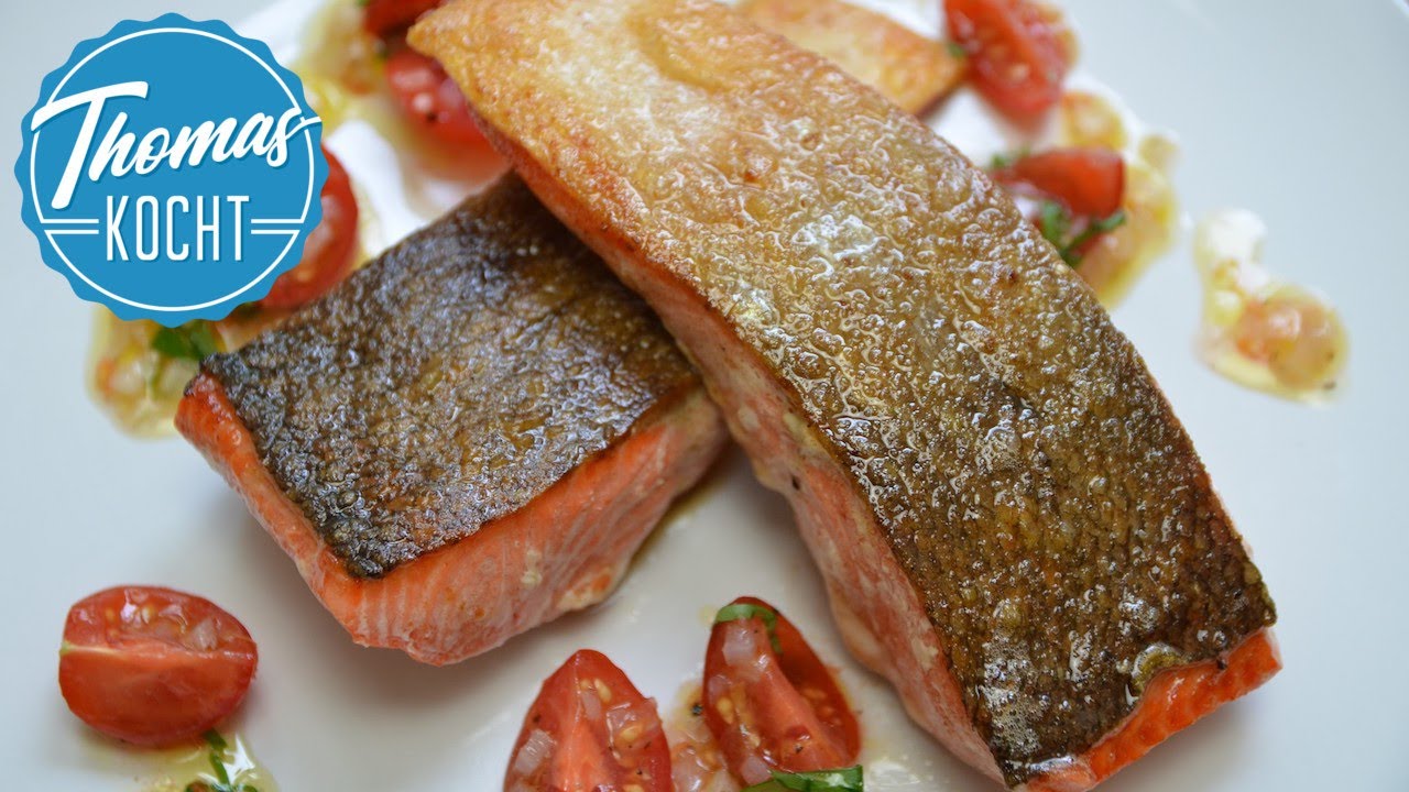 Lachs richtig knusprig braten - mit Tomaten-Zitronen Dressing