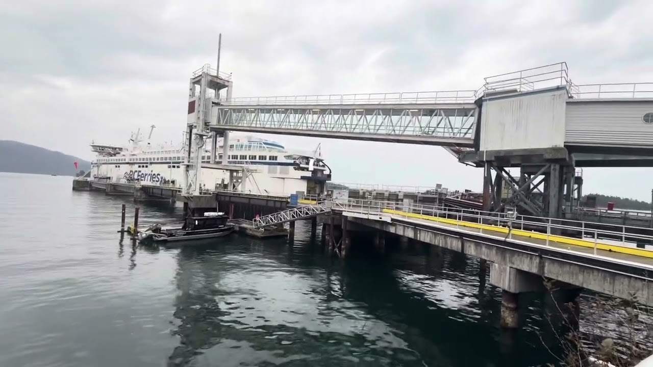 Sprit of vi bc ferry pulling into Vic 