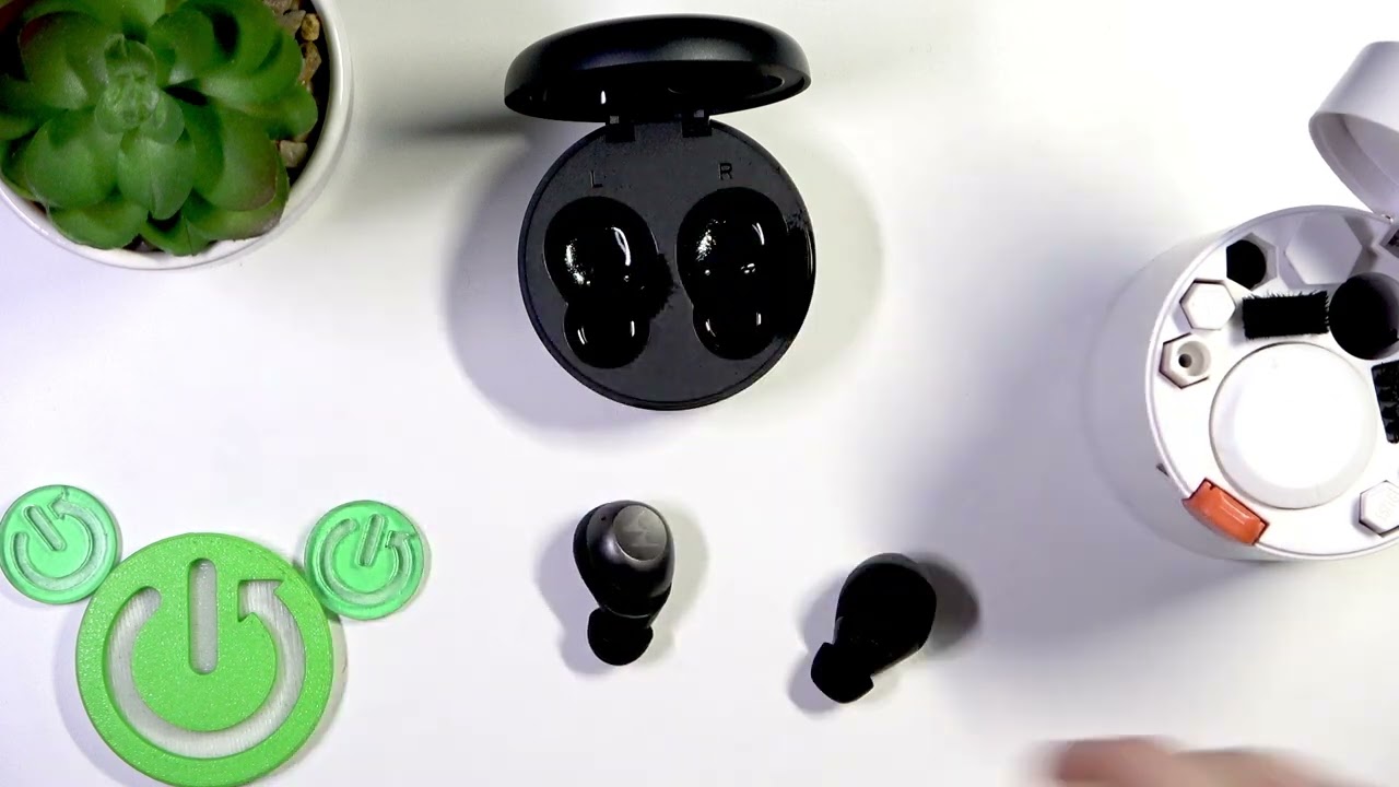 MOTOROLA Moto Buds 270 &ndash; How to Clean Your Headphones