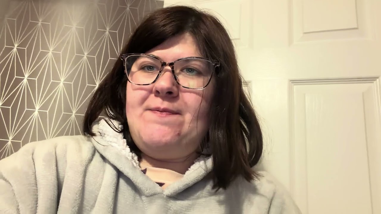 Welcome to Claire’s vlogs & Happy Sunday. I just had a lazy day today 