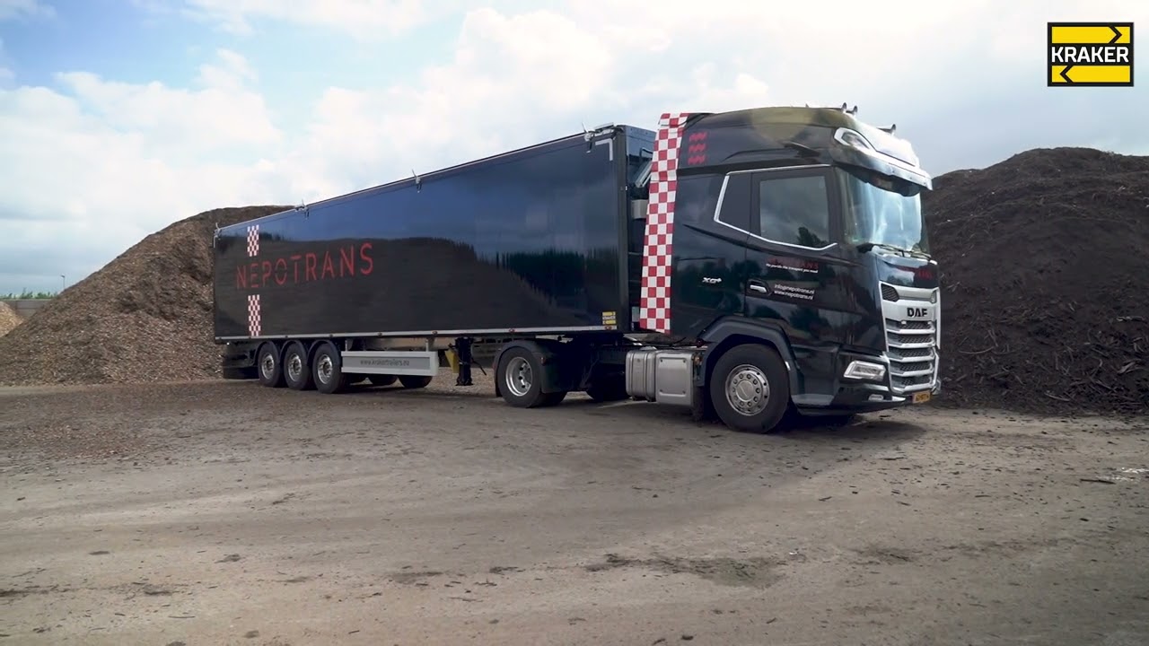Kraker Trailers wood chips transportation