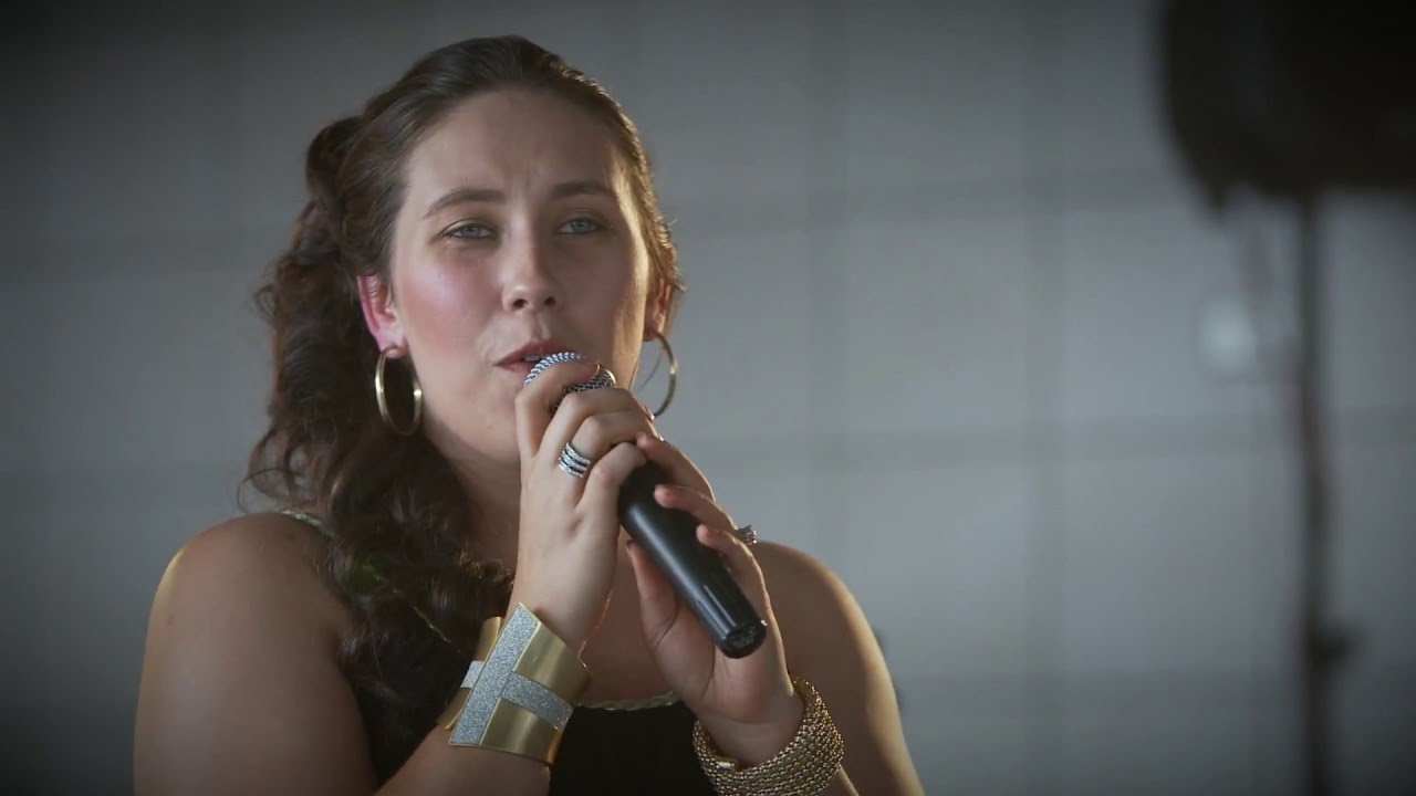 Live Performance - Nailah Phoenix singing Cups