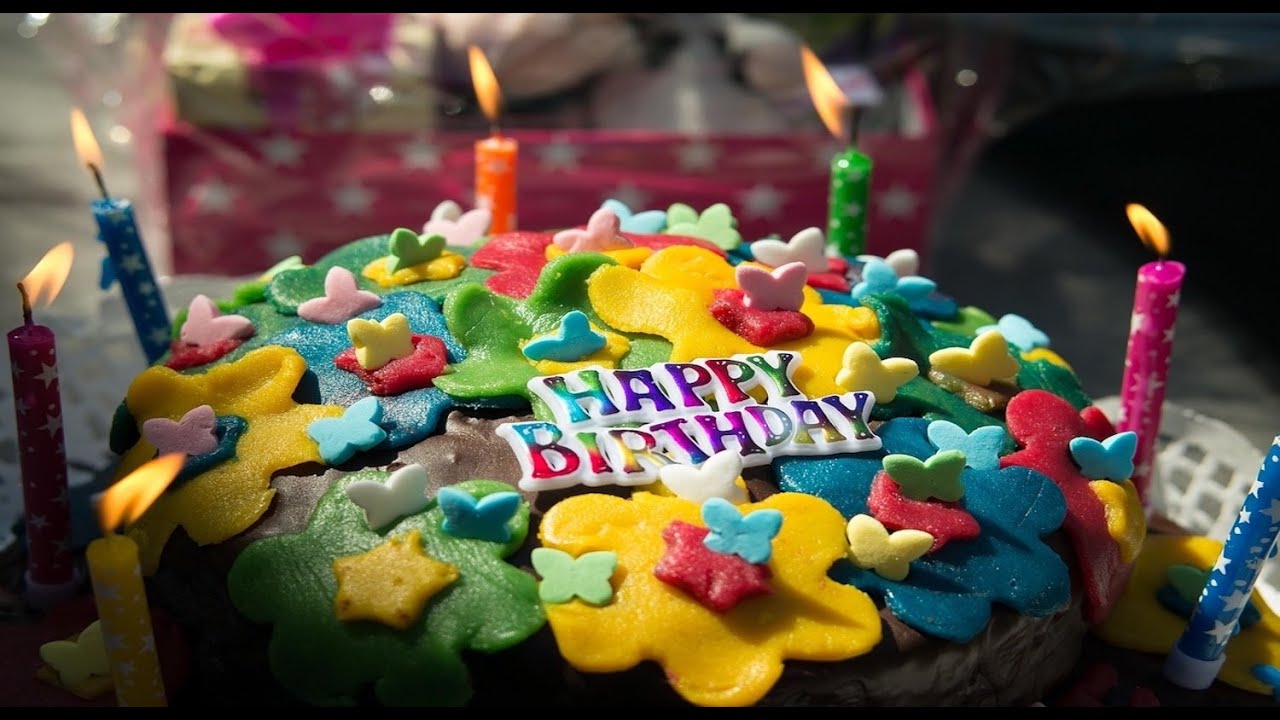 La Chanson De L'Anniversaire /  Un Gâteau Et Des Bougies (Piano Soft Version)