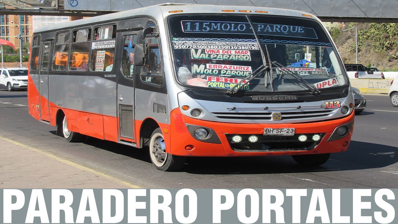 Movimiento de Buses y Colectivos en Paradero Portales (Valparaiso/Chile)
