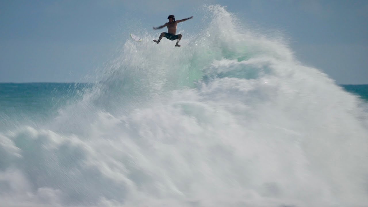 Мейсон Хо серфит в Пуэрто-Рико CRAZY WEDGE