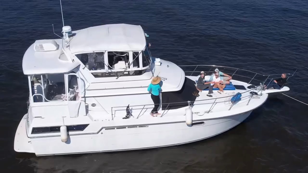 SOLD/Rafaeleo 1988 Carver 3807 Aft-Cabin Motoryacht