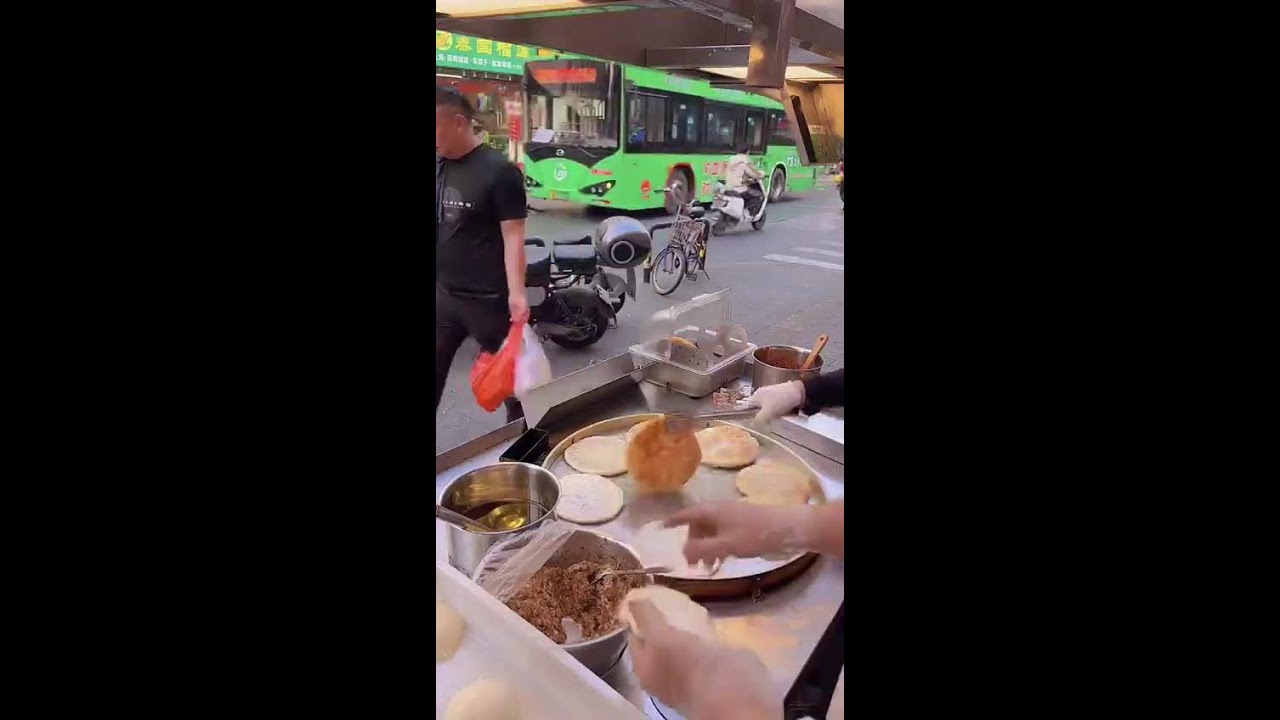 live broadcast中国街头美食🥢