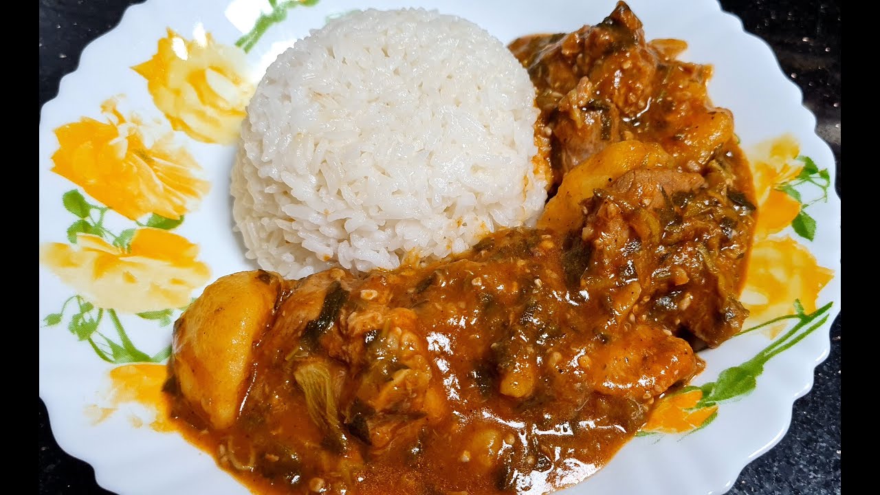 Carne cu bame şi cartofi servitã cu orez (mâncare arãbeascã)