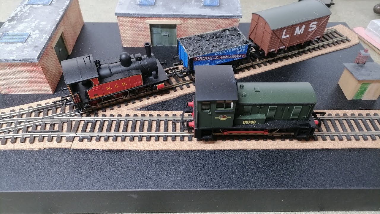 Floating Shelf Model Railway  Railroad Layout Challenge in OO Gauge