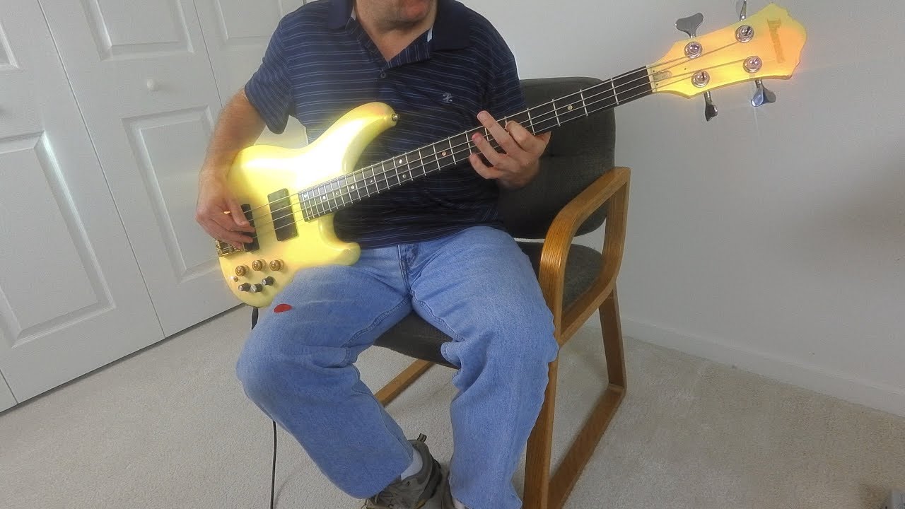 Bass demo 2004 MIM Fender Zone vs. 1982 Ibanez Musician MC924