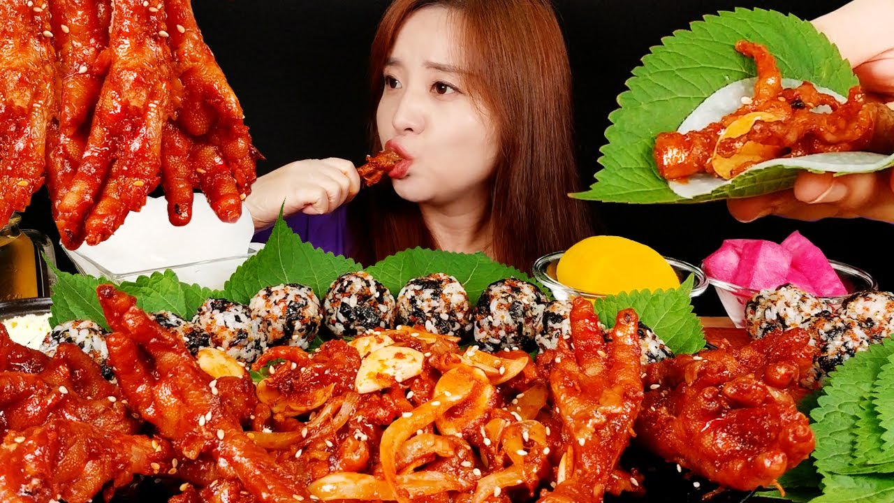 ASMR (кулинария) острые куриные ножки с ароматом древесного угля, рисовые шарики. MUKBANG