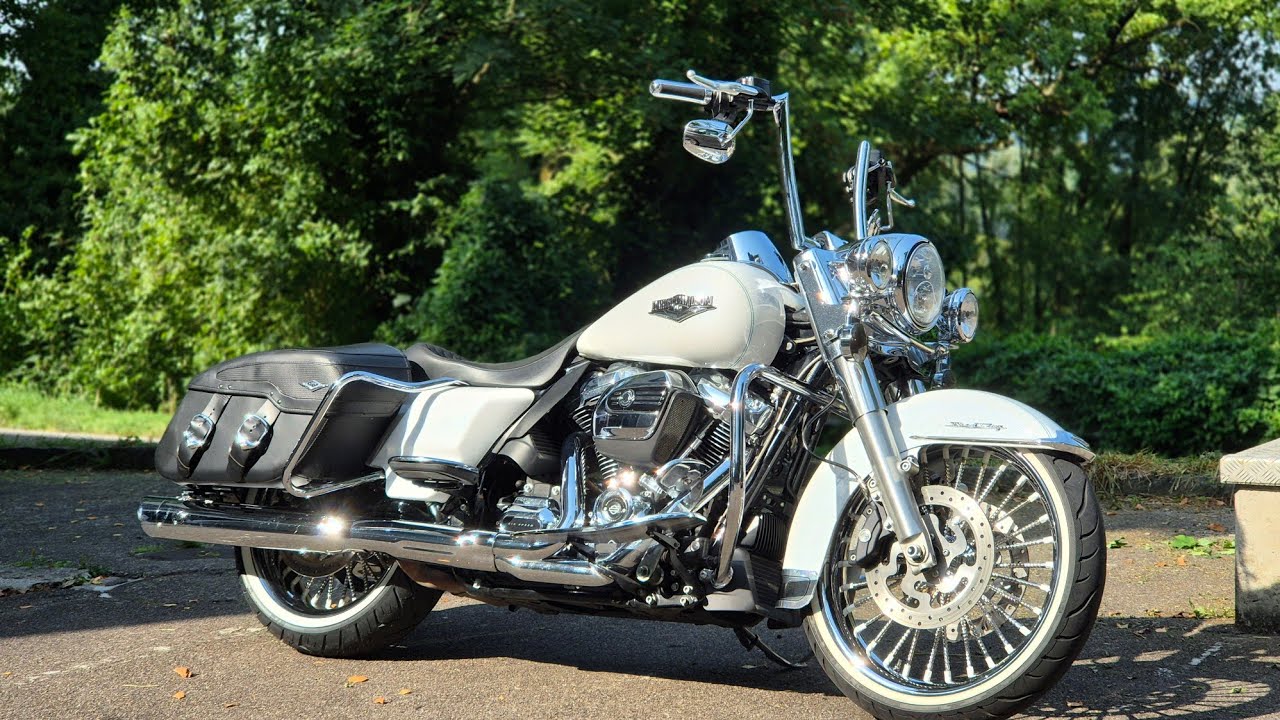 Harley-Davidson Road King Chicano Style | Epic Wheels