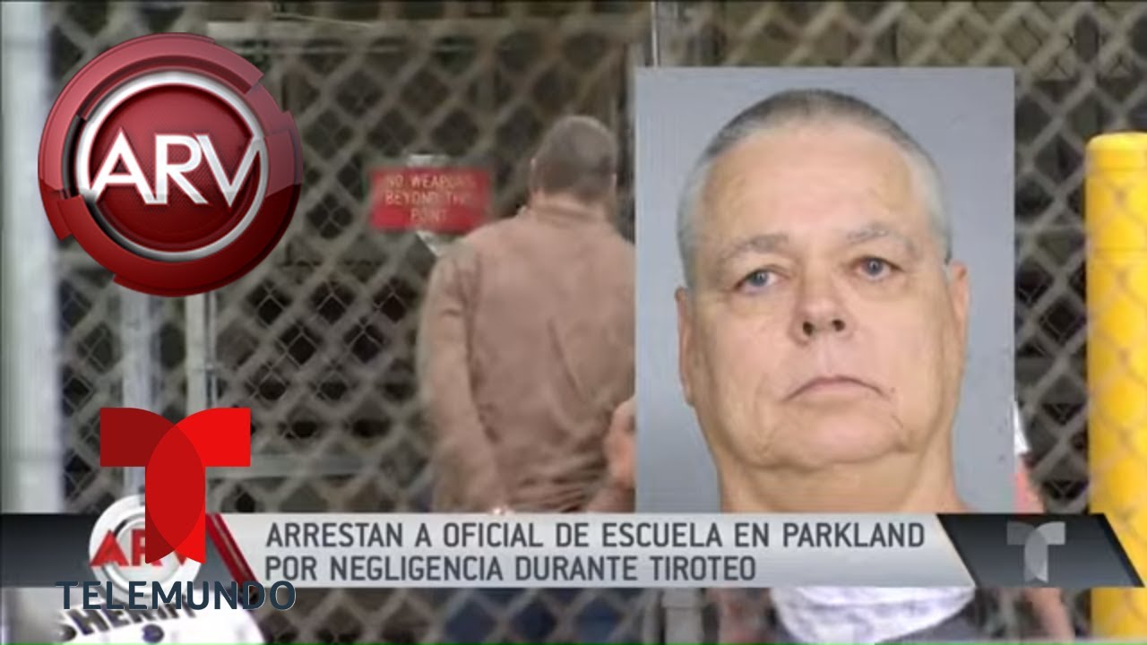 Expolicía arrestado por negligencia en Parkland | Al Rojo Vivo | Telemundo