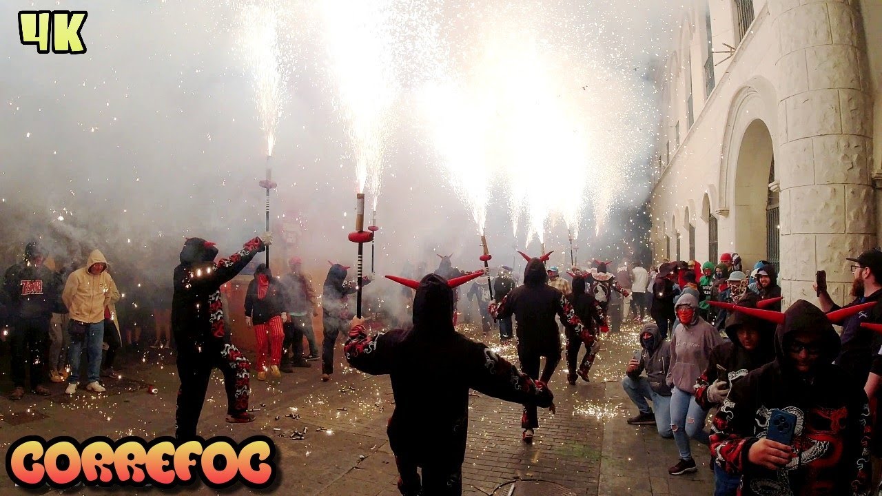 Badalona Fiestas de Mayo 2025 | CORREFOC | Barcelona, España 4K