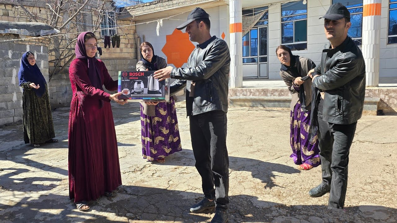 Гнев второй жены был вызван тем, что её брат принёс свадебный подарок первой жене.
