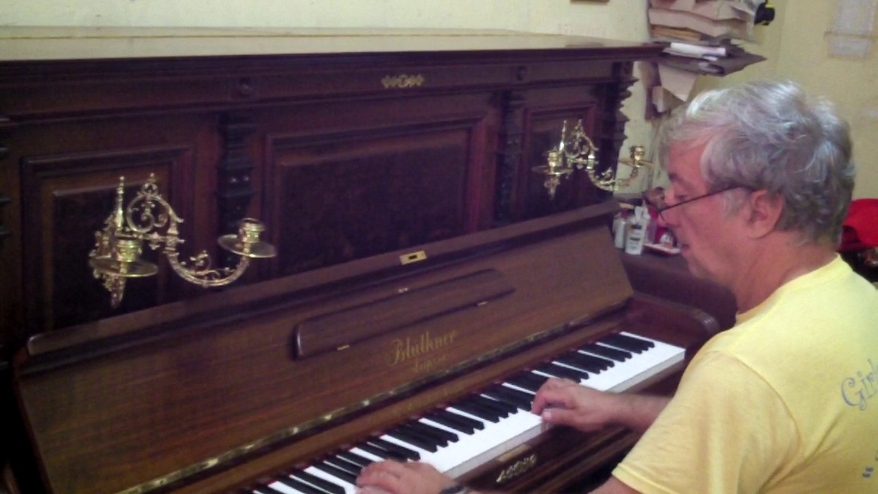 bluthner piano vertical clasico antiguo