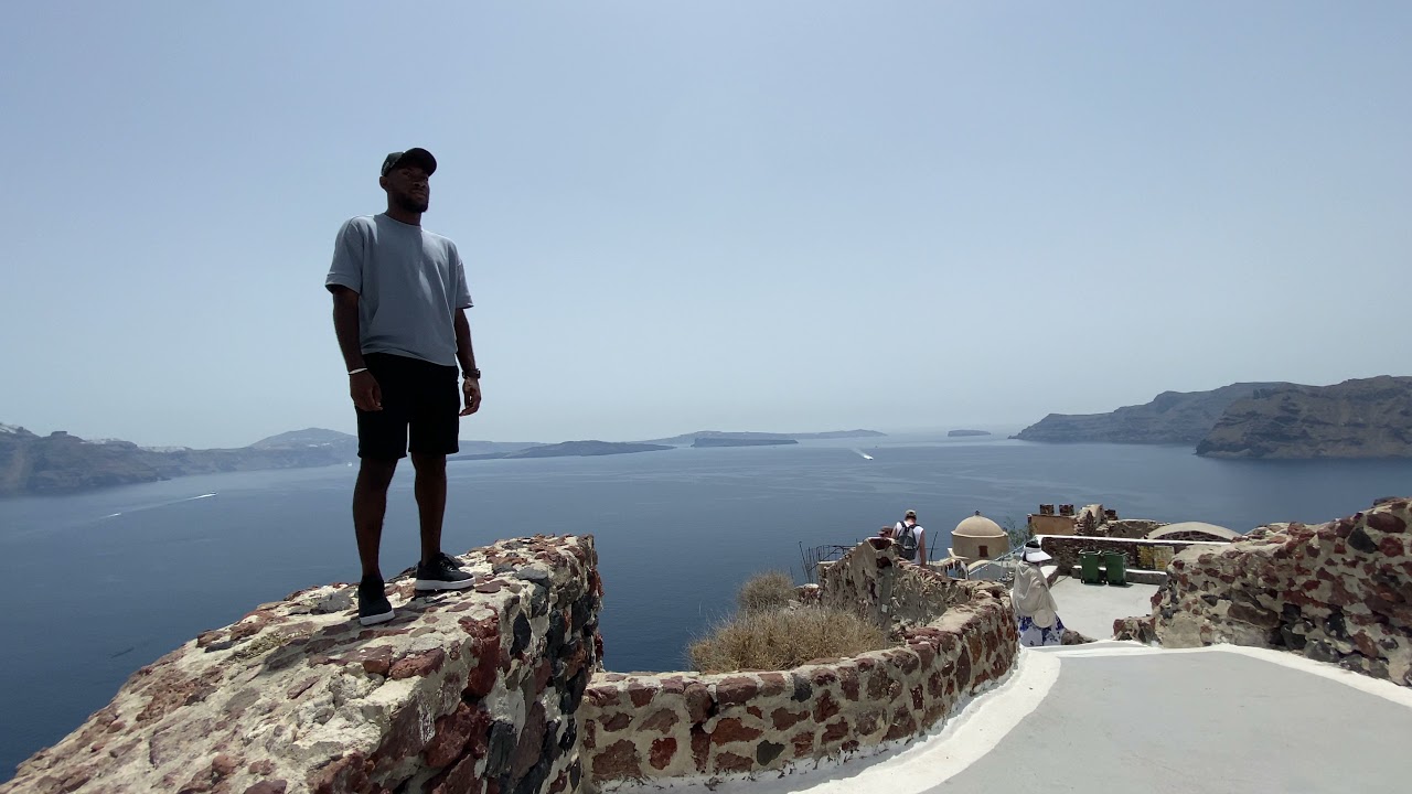 #Santorini: Oia nice walk from Oia Castle to Oia Steps passing by the famous Oia sunset view spot.