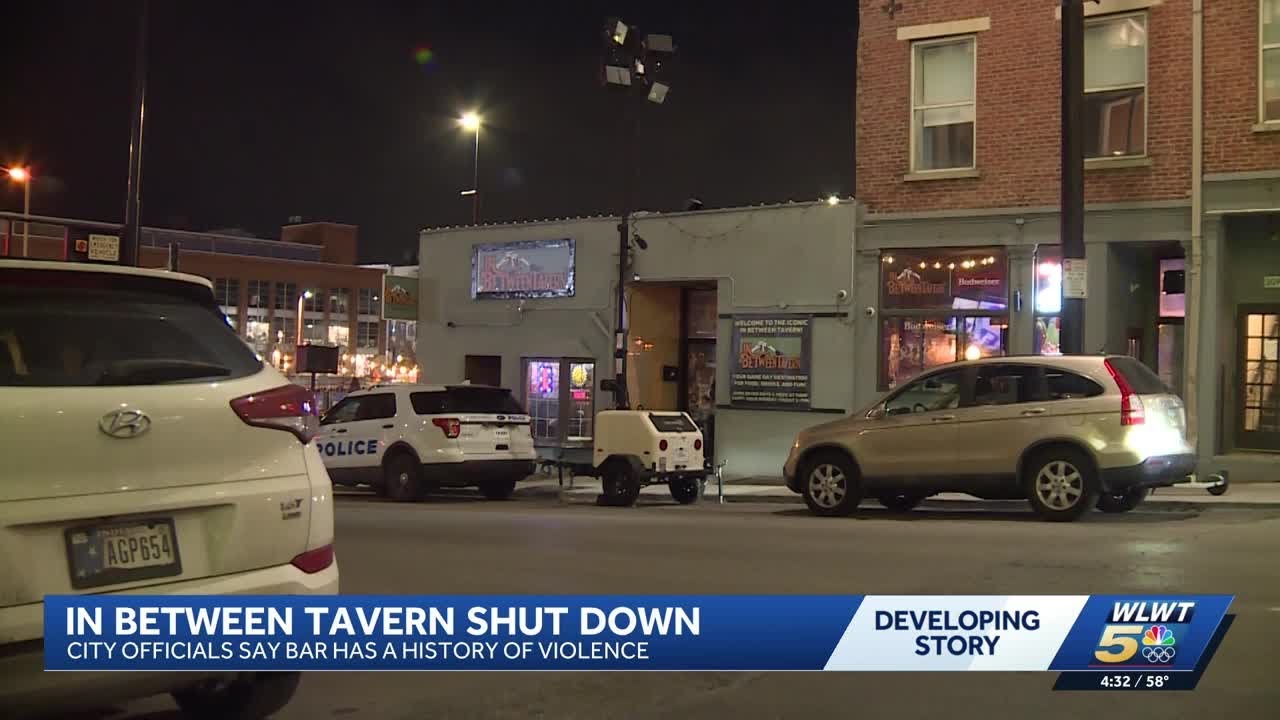 Бар в центре города закрылся на фоне обвинений в совершении преступлений.