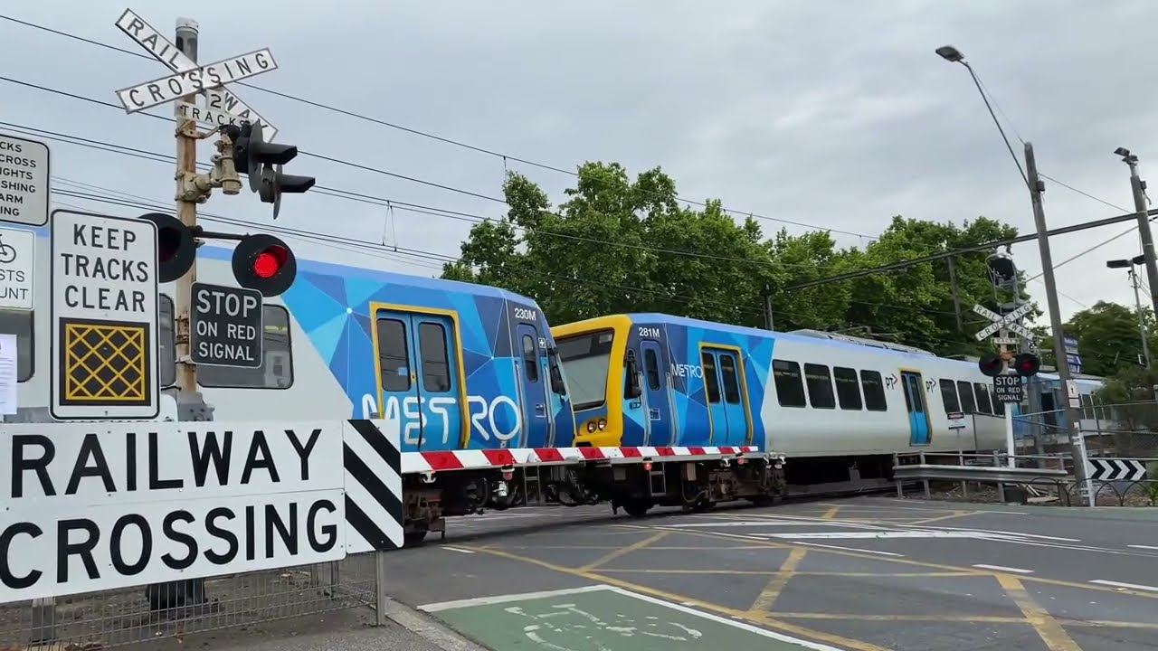 Macaulay Road Kensington - Metro and V/Line Level Crossing