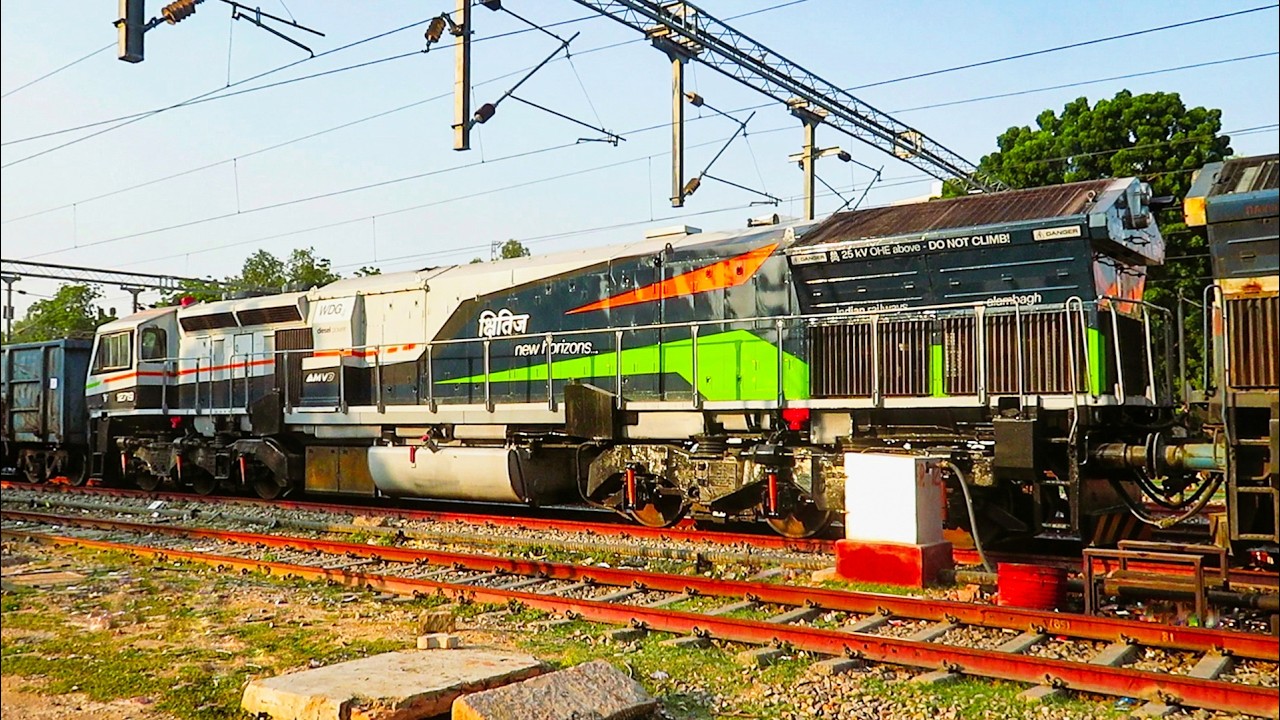 Relaxing Idle Sound of Beautiful Diesel Locomotive