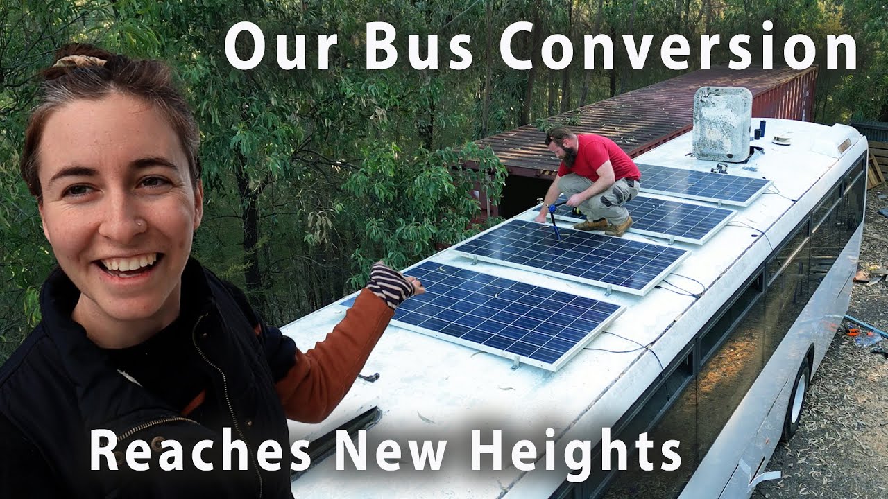 Bus Life Build: установка солнечных панелей на стеклопластиковой крыше