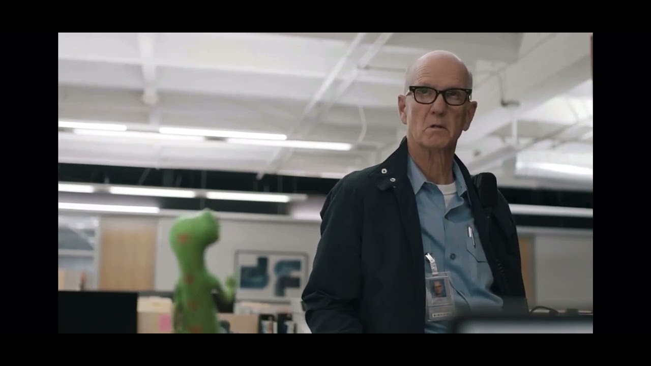 The Gecko Stays Late at Work (Ad -- GEICO Insurance -- Get Quote)