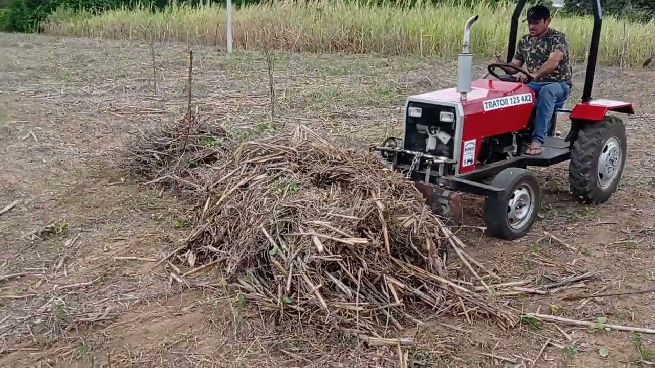 tratorzinho caseiro preparando o terreno   para o corte de terra