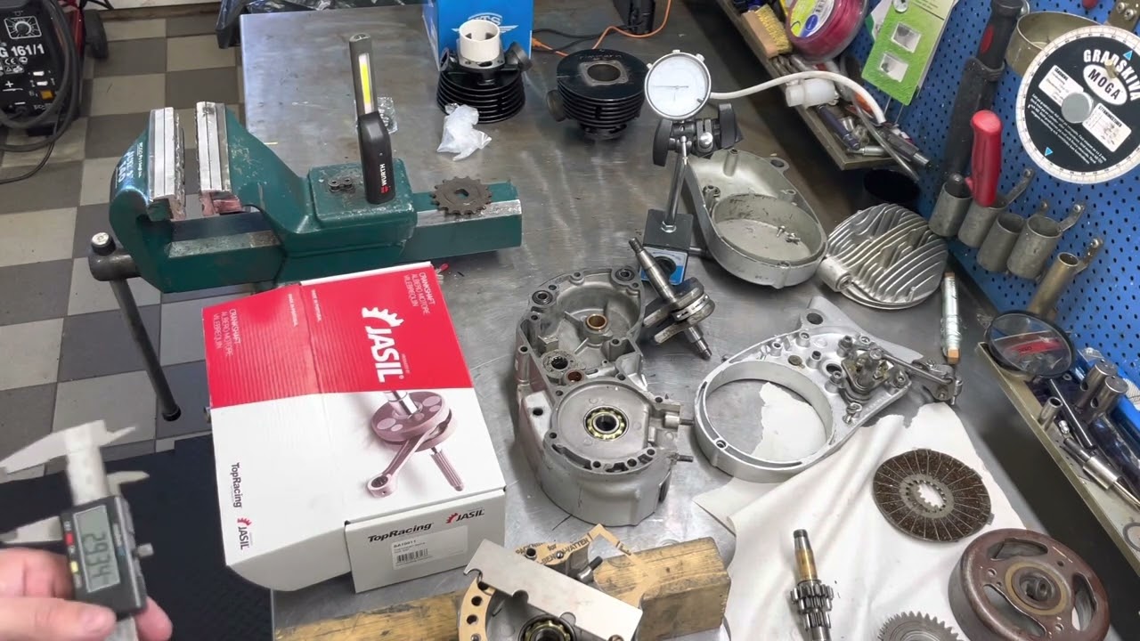 Tvåtaksmeken visar ombyggnad från 3 vxl till 4 vxl och 44 mm slag EKF vev