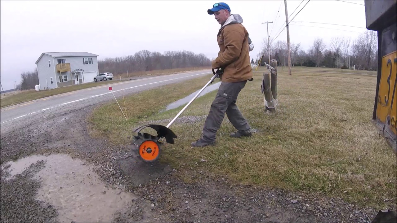 Комбинированная система Stihl с Power Broom/Power Sweep в действии