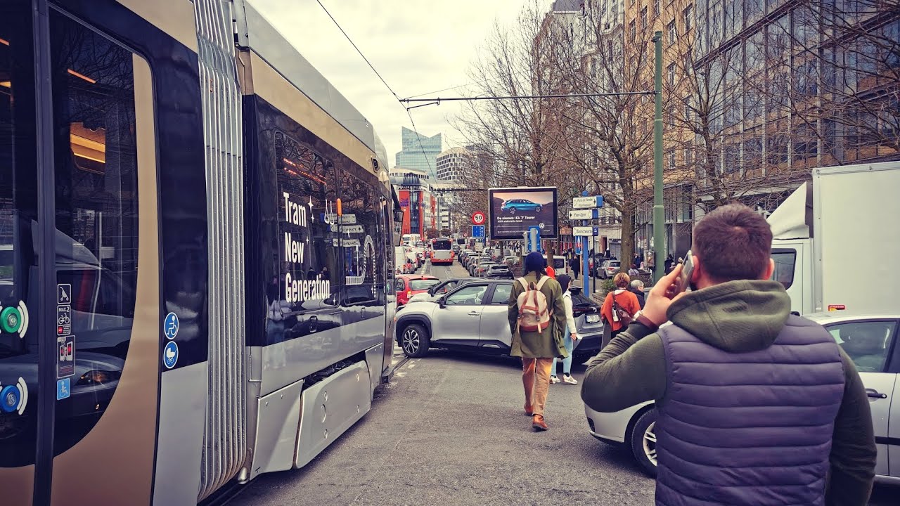 Compilation Tram TNG - Stuck in heavy traffic